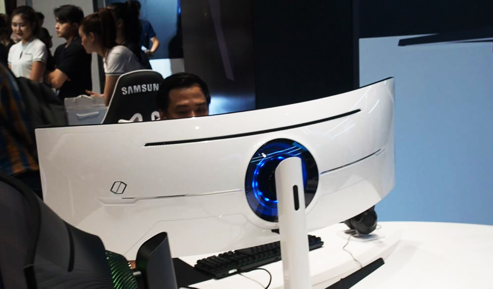 Dòng màn hình Odyssey mới của Samsung sở hữu độ cong hài hòa với tầm nhìn của game thủ